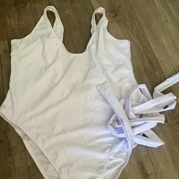 Boohoo Plus Tie Waist Swimsuit | White | Size 24 | NWT - Picture 2 of 4